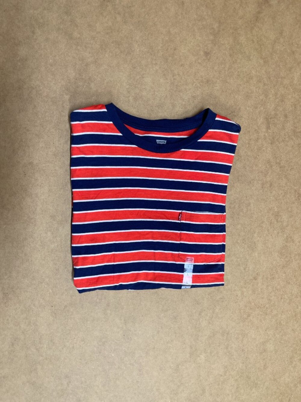 Levi’s Men’s Standard Red Blue Stripe Short Sleeve Pocket Tee in Size Large New